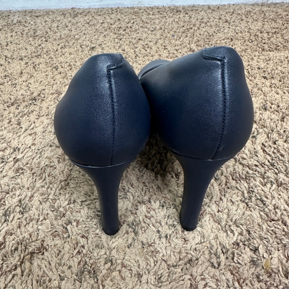 Clarks Collection Navy Blue Round Toe Pumps Ultimate Comfort Heels 3.5 Inch - Picture 3 of 8